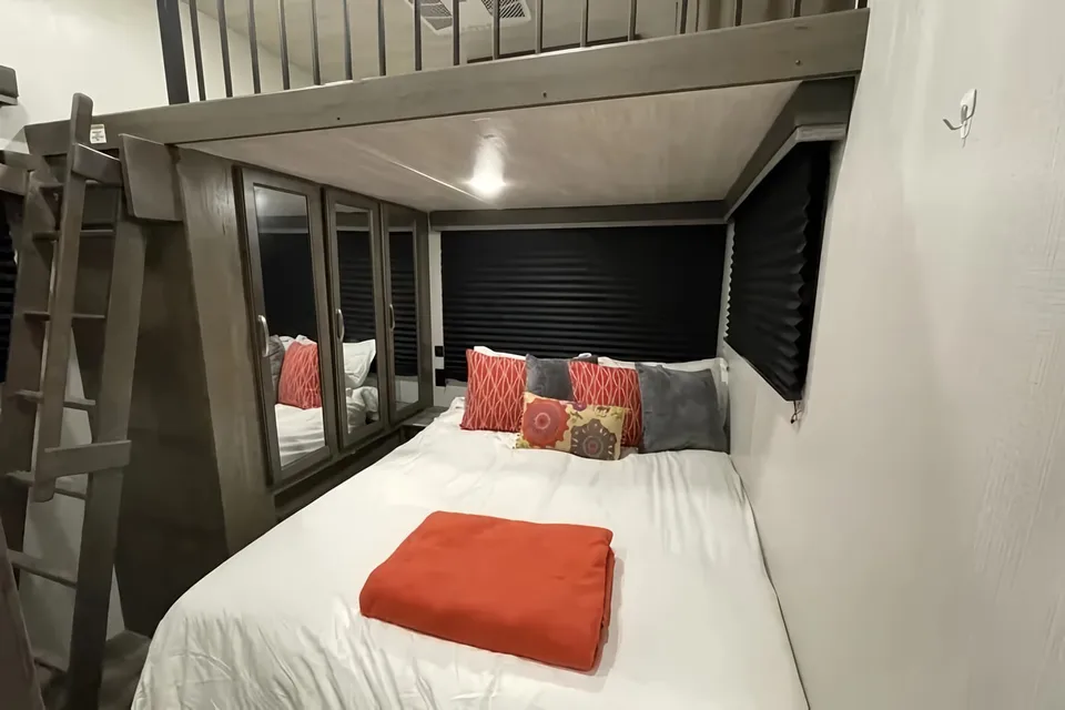 AMAZING RV - Must See 2BR! (Delivery Available)