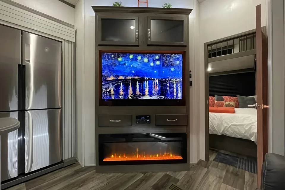AMAZING RV - Must See 2BR! (Delivery Available)