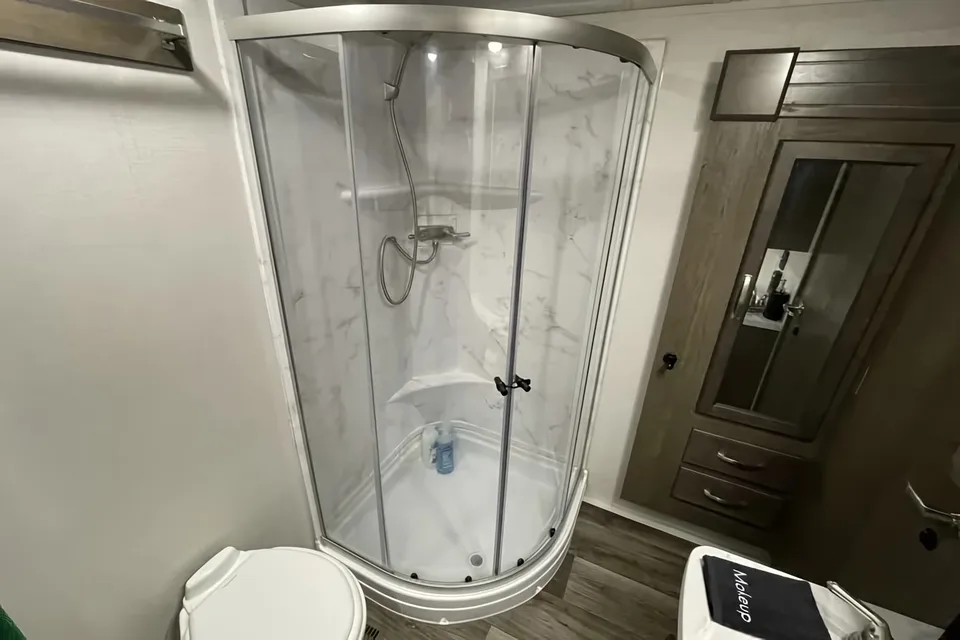 AMAZING RV - Must See 2BR! (Delivery Available)