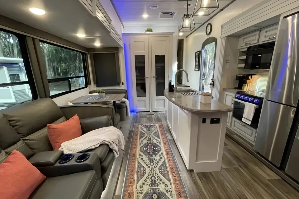 AMAZING RV - Must See 2BR! (Delivery Available)