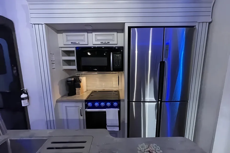 AMAZING RV - Must See 2BR! (Delivery Available)