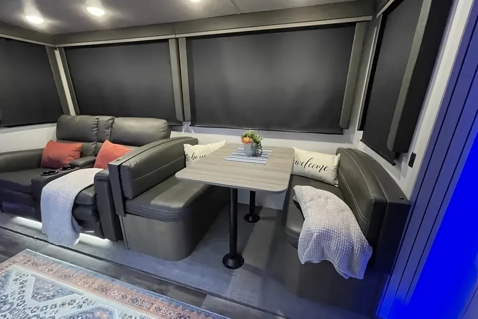 AMAZING RV - Must See 2BR! (Delivery Available)