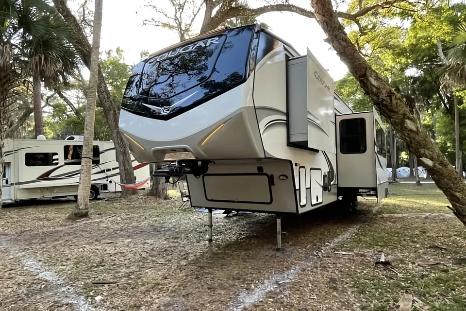 AMAZING RV - Must See 2BR! (Delivery Available)