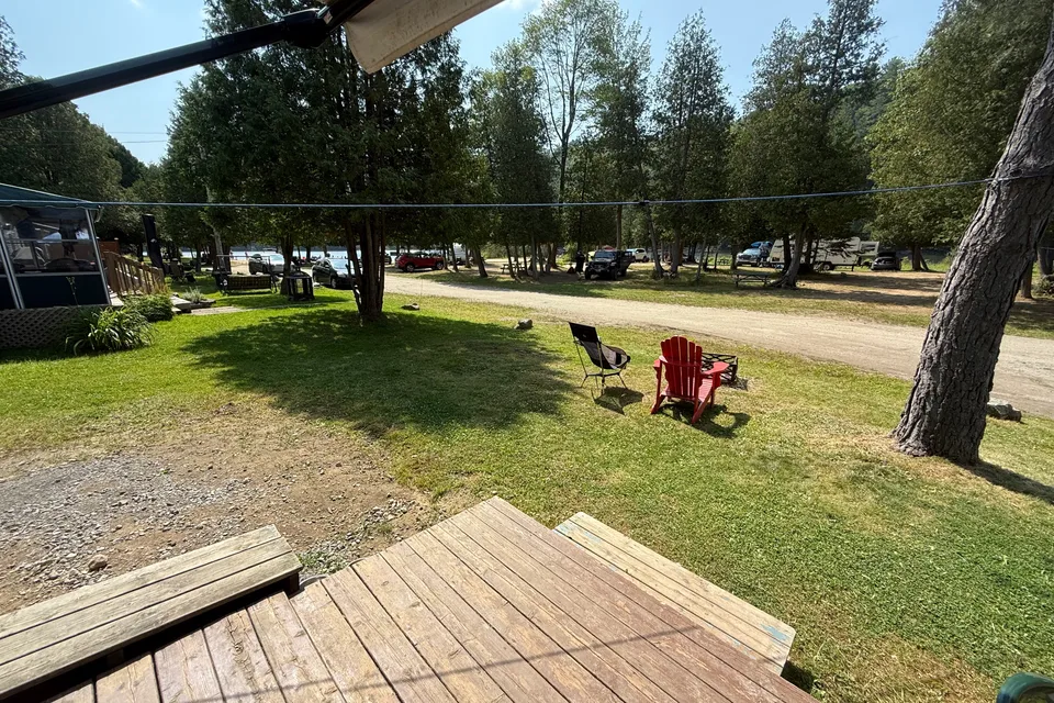 Prêt à camper au bord de la plage