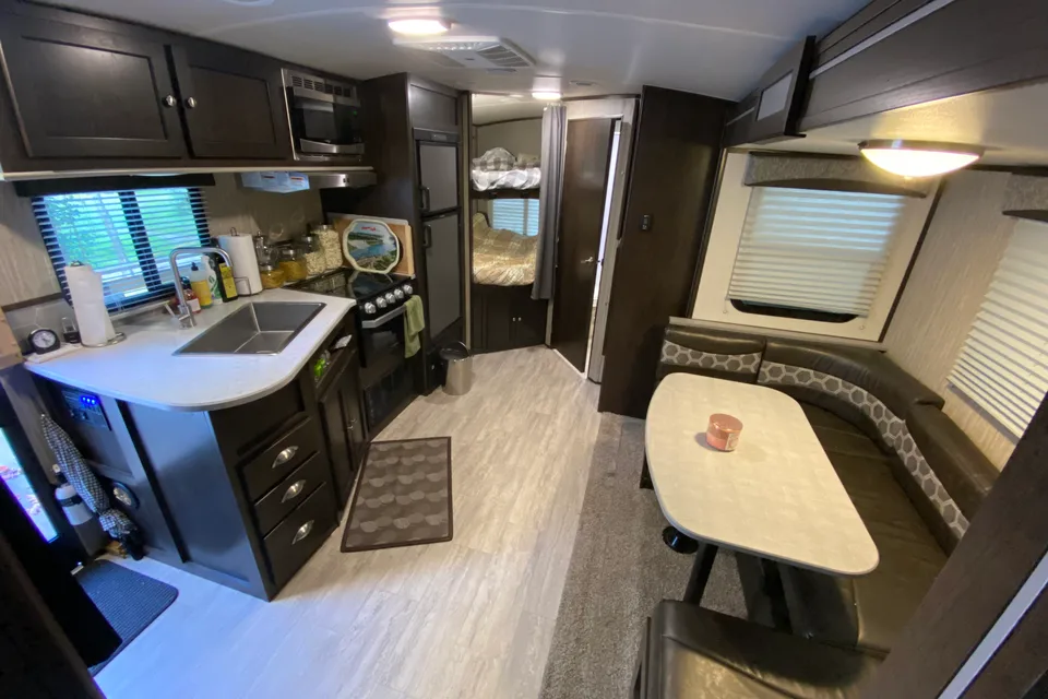 Prêt à camper au bord de la plage