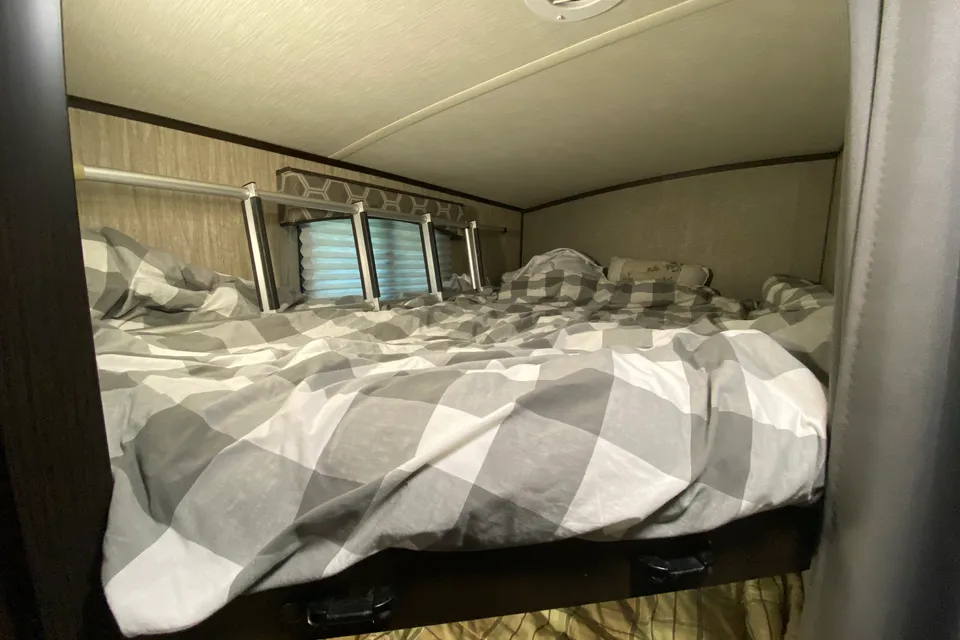 Prêt à camper au bord de la plage