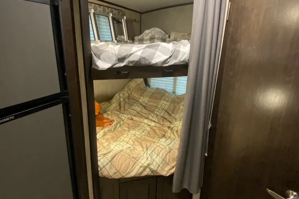 Prêt à camper au bord de la plage