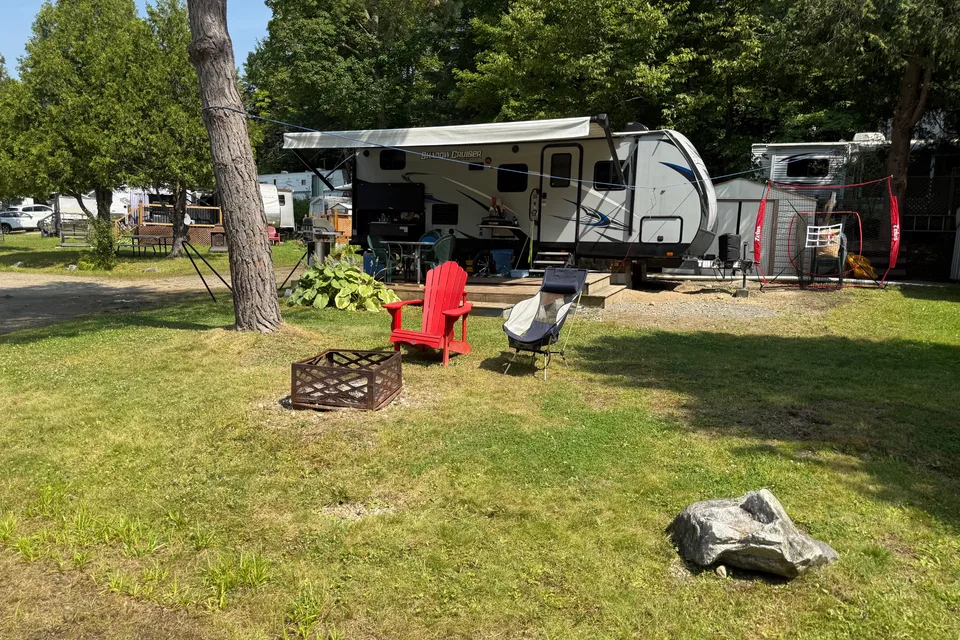 Prêt à camper au bord de la plage