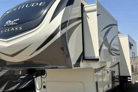 Grand Design solitude Fifth Wheel