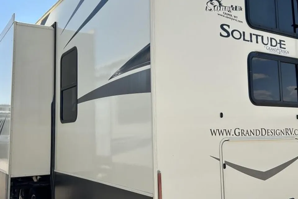 Grand Design solitude Fifth Wheel