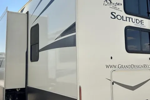 Grand Design solitude Fifth Wheel