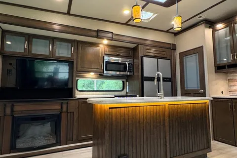 Grand Design solitude Fifth Wheel