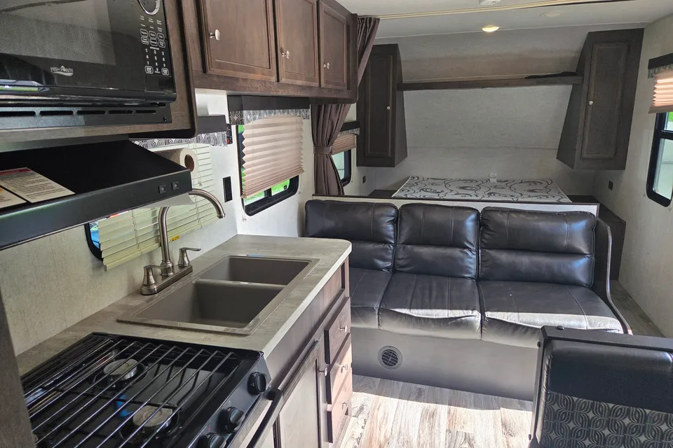 Chris's Starcraft Autumn ridge Travel Trailer