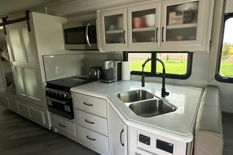 Holiday Rambler Eclipse 34J Class A