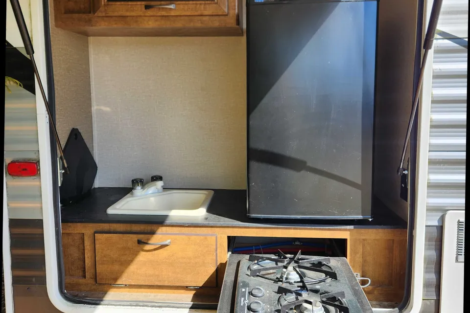 Jeremy's Zinger 25RB Travel Trailer