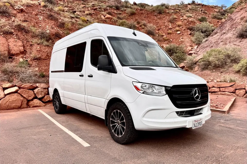 Luxury Sprinter w/ Shower, toilet, Kitchen