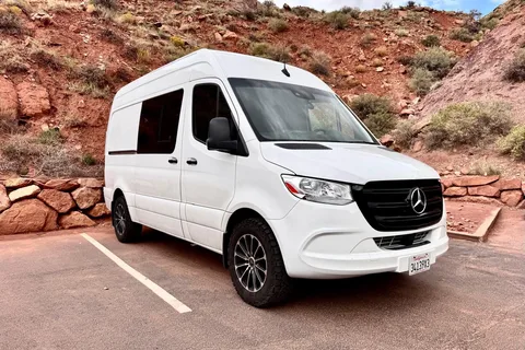 Luxury Sprinter w/ Shower, toilet, Kitchen