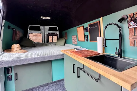 Luxury Sprinter w/ Shower, toilet, Kitchen