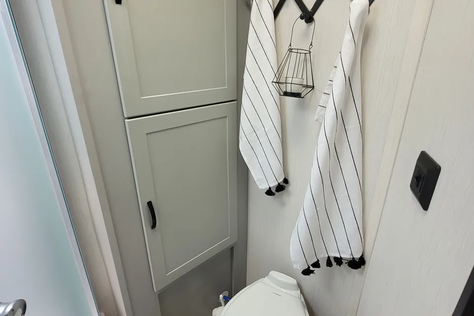 Michelle's 30" Vibe 25RK Travel Trailer