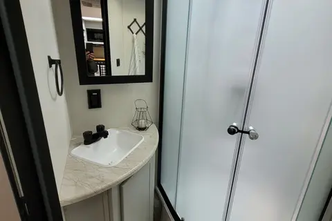 Michelle's 30" Vibe 25RK Travel Trailer