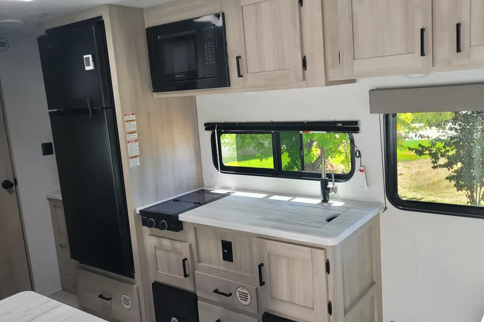 2025 Della Terra | Sleeps 6 | King Bed + Bunks | Family Friendly