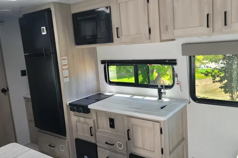 2025 Della Terra | Sleeps 6 | King Bed + Bunks | Family Friendly
