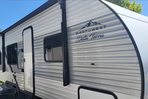 2025 Della Terra | Sleeps 6 | King Bed + Bunks | Family Friendly