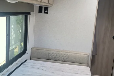 2025 Della Terra | Sleeps 6 | King Bed + Bunks | Family Friendly