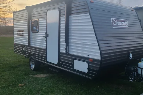 PJ's Coleman 17b Travel Trailer
