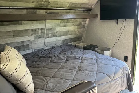 PJ's Coleman 17b Travel Trailer