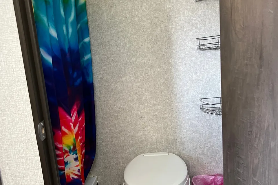 PJ's Coleman 17b Travel Trailer