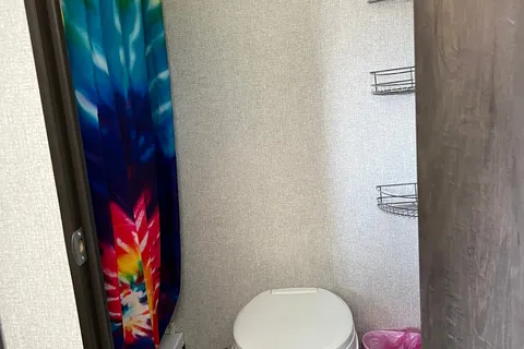 PJ's Coleman 17b Travel Trailer