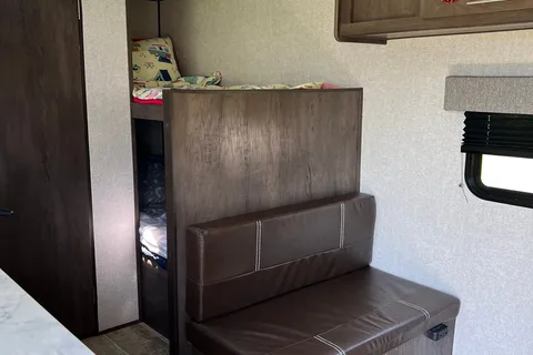 PJ's Coleman 17b Travel Trailer