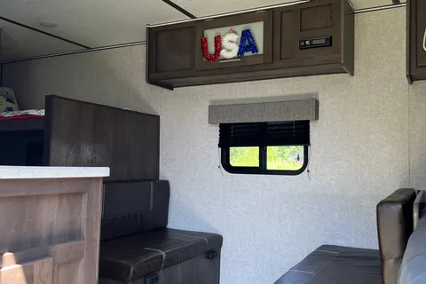 PJ's Coleman 17b Travel Trailer