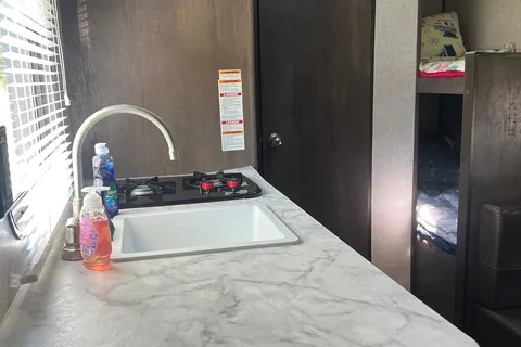 PJ's Coleman 17b Travel Trailer