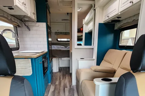 Marco & Gina's Luxury Mercedes-Benz RV Rental (Diesel) 