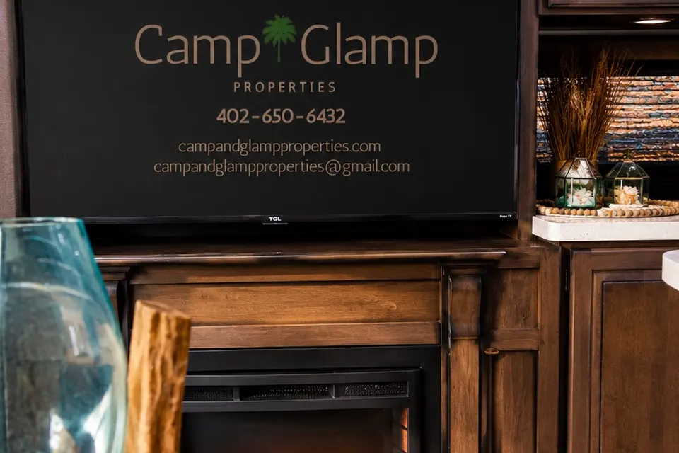 Crabby paddy glamping! Resort pool and 5 minutes to the beach!