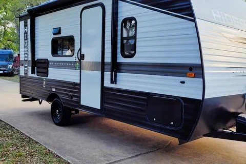 South Tejas RV Rentals-Hideout 