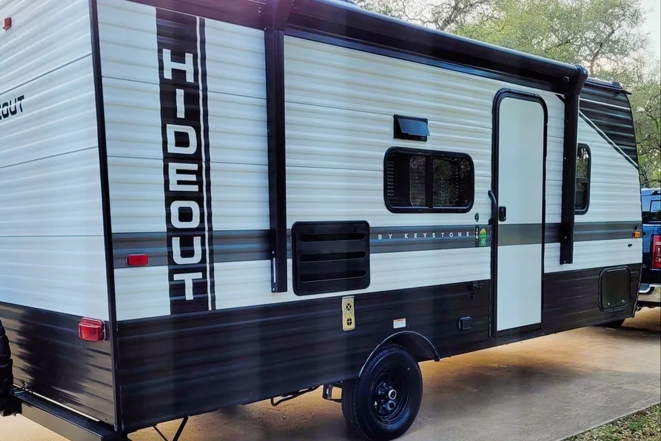 South Tejas RV Rentals-Hideout 