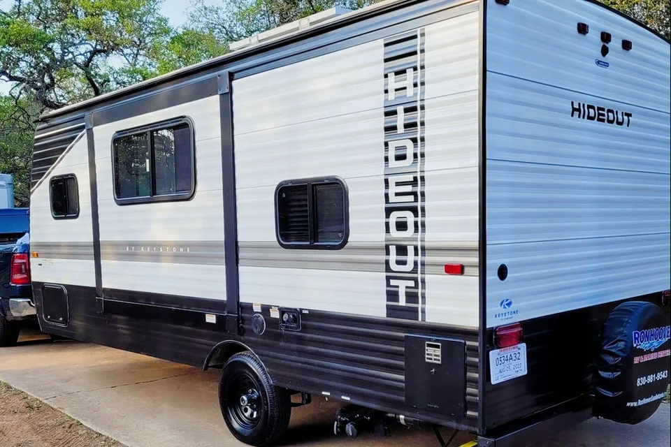 South Tejas RV Rentals-Hideout 