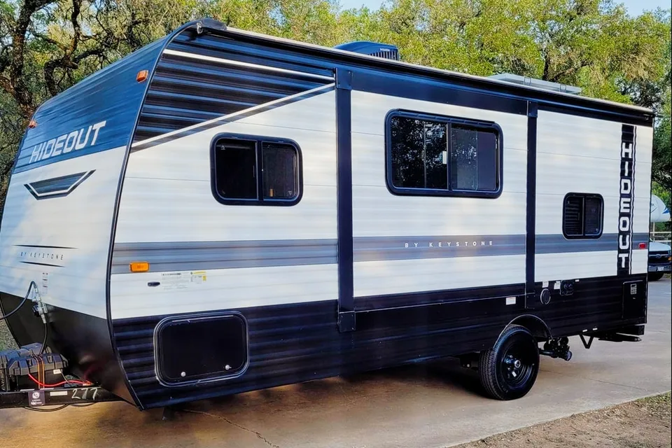 South Tejas RV Rentals-Hideout 