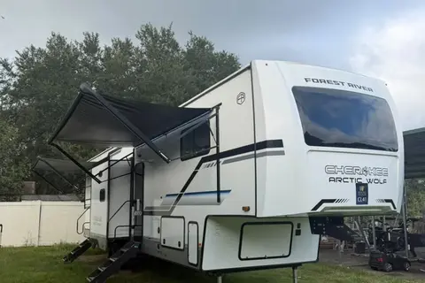CL41 Forest River ARCTIC WOLF SUITE 3750SUITE Fifth Wheel