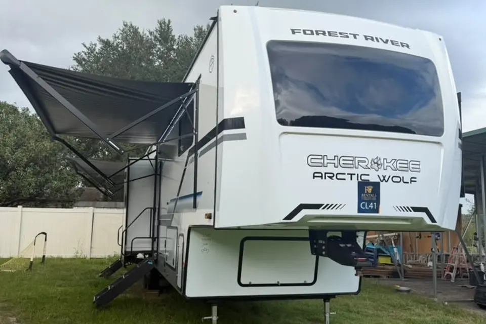CL41 Forest River ARCTIC WOLF SUITE 3750SUITE Fifth Wheel