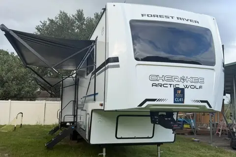 CL41 Forest River ARCTIC WOLF SUITE 3750SUITE Fifth Wheel
