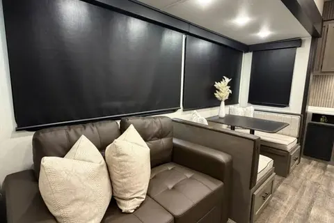 CL41 Forest River ARCTIC WOLF SUITE 3750SUITE Fifth Wheel