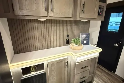 CL41 Forest River ARCTIC WOLF SUITE 3750SUITE Fifth Wheel