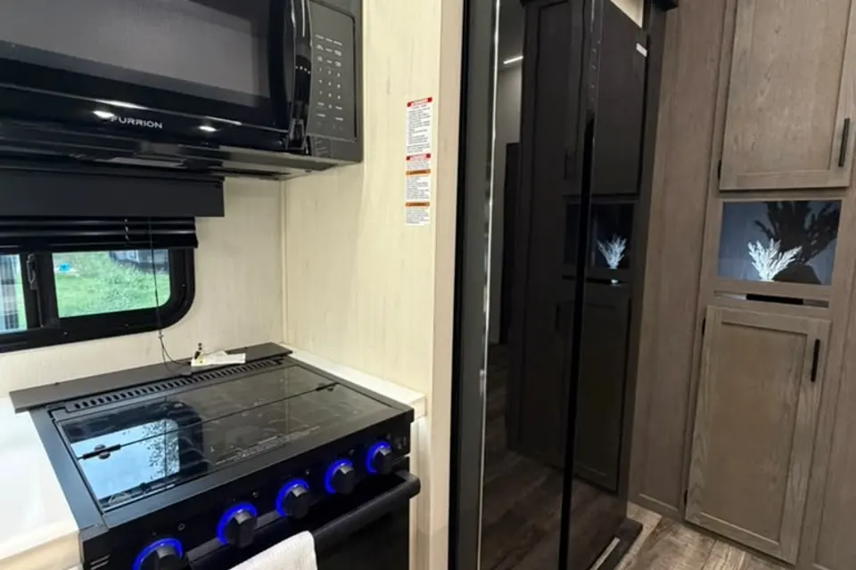 CL41 Forest River ARCTIC WOLF SUITE 3750SUITE Fifth Wheel