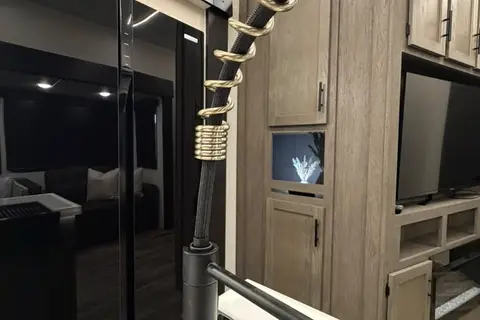 CL41 Forest River ARCTIC WOLF SUITE 3750SUITE Fifth Wheel