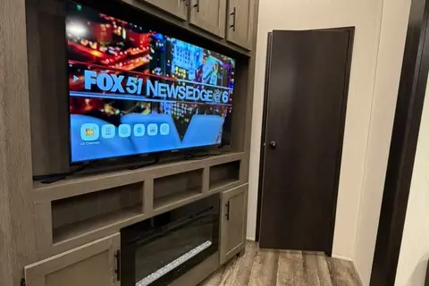 CL41 Forest River ARCTIC WOLF SUITE 3750SUITE Fifth Wheel