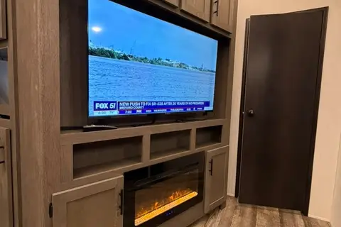 CL41 Forest River ARCTIC WOLF SUITE 3750SUITE Fifth Wheel